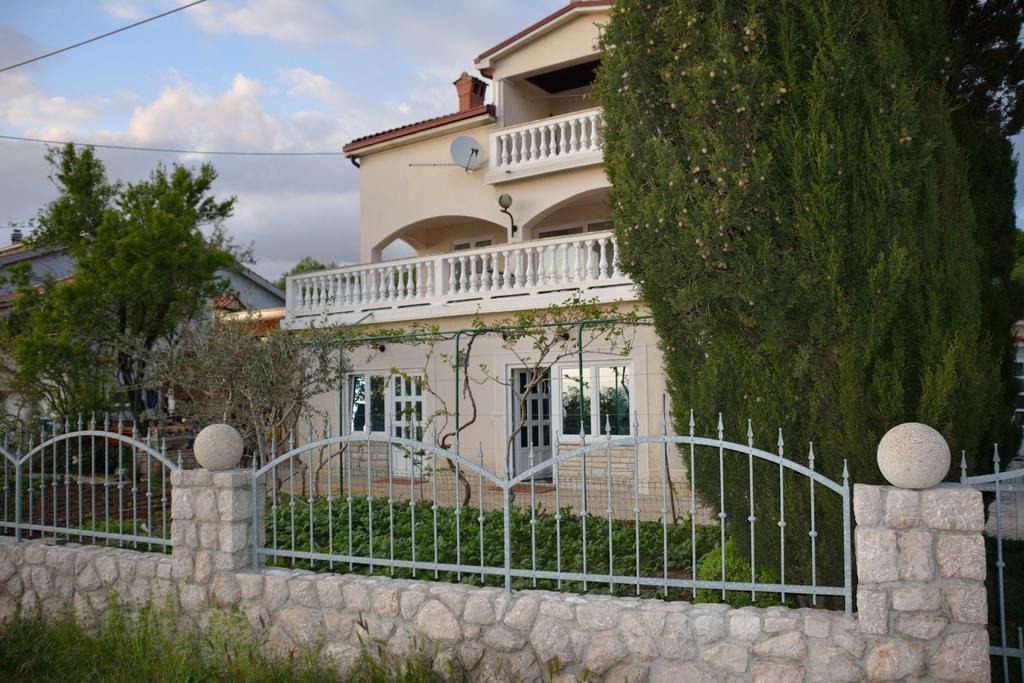 Apartments Dida Moj Šmrika Стая снимка